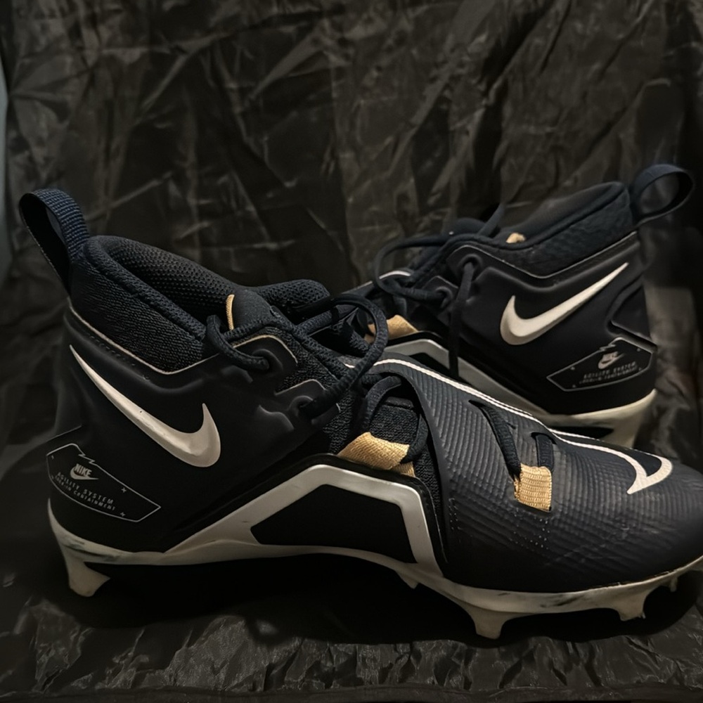 Football cleats - Picture 3 of 3